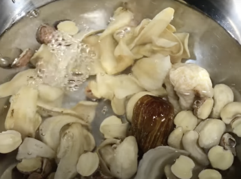 step1: 所有材料(除蘋果外)用清水洗2-3遍，瀝乾備用