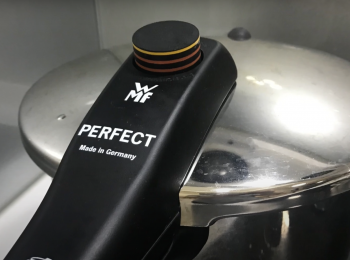 step7: 加壓至第3條壓力線，轉小火，再煮10分鐘即可關火降壓