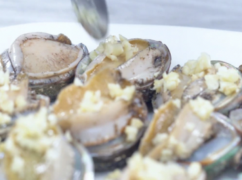 step7: 淋上滾油及生抽
Drizzle with hot oil and soy sauce, done.