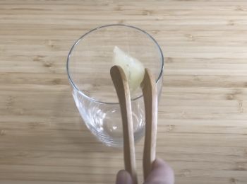 step5: 下次要喝檸檬水，直接把檸檬冰磚放杯裡，加水即可