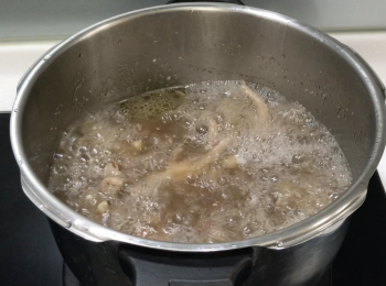step8: 開蓋後，大火煮10分鐘，關火後加鹽