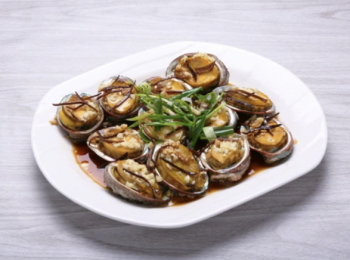 step6: 取出，放上葱絲
Remove from wok. Add spring onion.