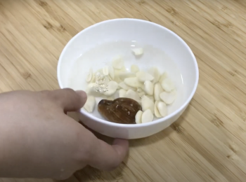 step5: 蜜棗和南北杏用水洗淨