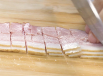 step1: 叉燒及煙肉切粒狀