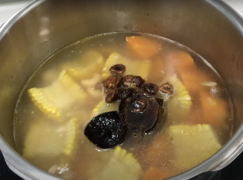 step8: 解壓後加羅漢果，開火煮沸