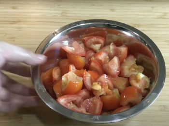 step3: 將蕃茄剪小塊