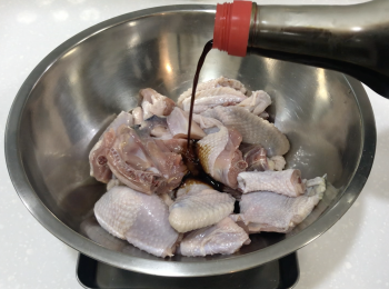 step2: 加調味料，醃15分鐘