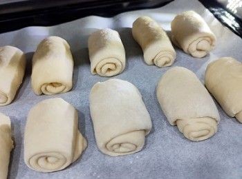 step3: 面糰封面，發酵1小時，搽上蛋漿。
焗爐預熱170度，160度焗25分鐘