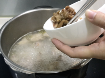 step5: 加酸梅，小火煮10分鐘