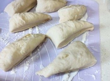 step2: 平均分面糰，壓平，捲起