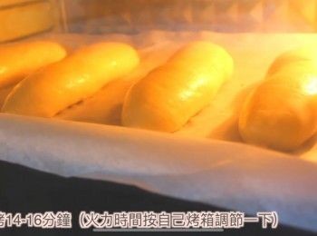 step4: 將發酵好的麵團放進烤箱170度烤14-16分鐘，直至表面上色變金黃