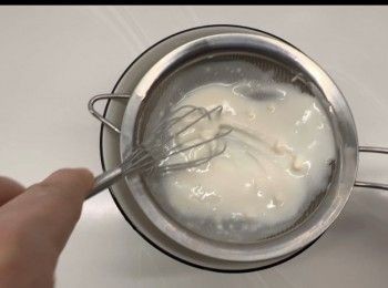 step5: 過篩一次，令粉漿更幼滑