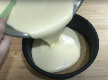 step5: 芒果慕絲倒入模具，冷藏3-4小時