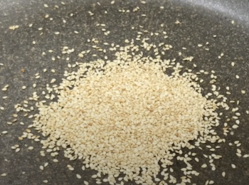 step6: 炒香白芝麻