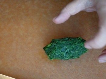 step5: 艾草揸乾水份後切碎
詳細步驟請觀看視頻