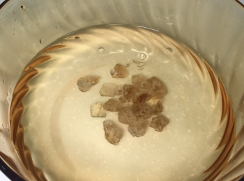 step3: 冰糖加水，中火煮