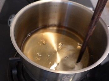 step6: 放煲內煮至糖溶解 (切勿煮沸)