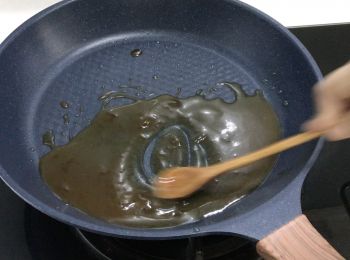step4: 小火加熱把茨汁煮至濃稠