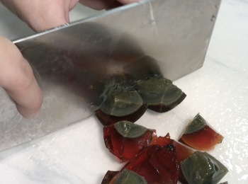 step3: 皮蛋剝殼，切小塊