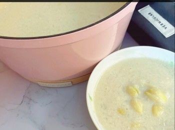 step2: 肉絲（我用梅頭肉）依次序伴入胡椒粉 - 黃糖 - 生抽 - 鷹粟粉 - 油 - 水，醃約半小時。（唔使太過重味只係畀小小底味)