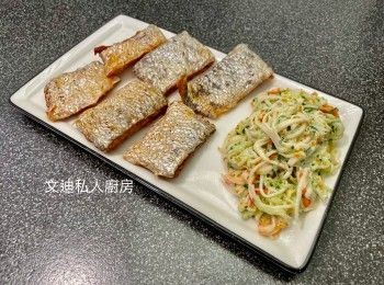 step4: 中途可打開氣炸鍋望一望，焗製時間可加可減，認為魚皮夠脆身即成。