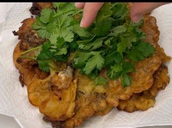 step13: 鋪上芫荽葉裝飾，完成！沾上少許魚露一併享用，更加鮮味。