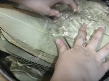 step1: 乾粽葉先用水浸泡一晚