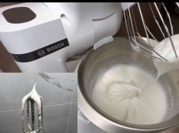 step4: 另一方面，準備一個乾淨無油無水的容器，將蛋白三隻打發至乾性發泡（當提起打蛋器的時候，蛋白能拉出一個短小直立的尖角)
打蛋白期間，分三次加入糖。