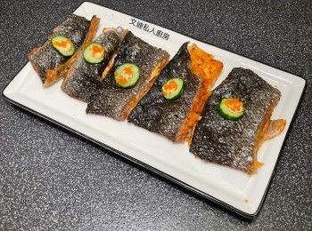 step5: 如選用打鱗食法，分享小貼士大家，打鱗時會彈到周圍都係，過程可放入膠袋進行，可減少魚鱗周圍彈情況。