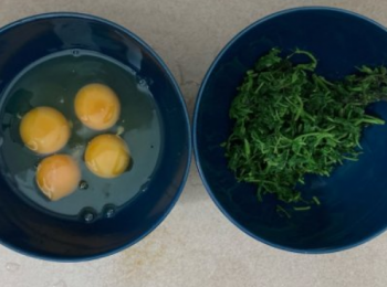 step1: 艾葉浸泡、洗凈備用，綽水2-3分鐘撈出 過冷水後瀝幹水分