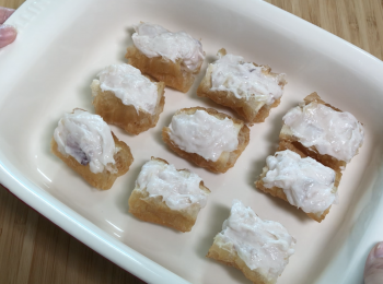 step3: 把花枝漿釀入油炸鬼，180度焗20分鐘