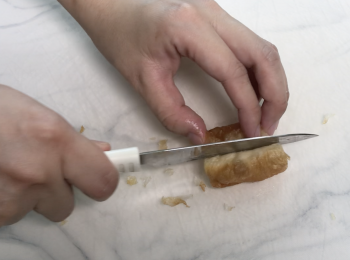 step2: 中間切一刀，不要切到底