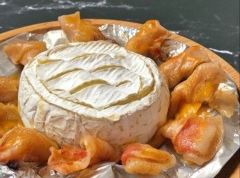 step4: 在餅皮上搽蛋漿，放入焗爐烘至金黃色