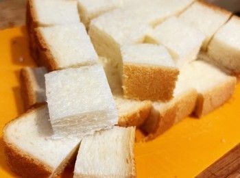 step1: 先將厚切方包切成方塊