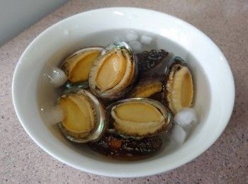 step4: 撈起鮑魚放進冰水中