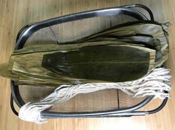step1: 前一晚浸泡乾粽葉，包粽當天清洗粽葉、煮粽葉，棉繩稍微煮一下，可以清潔殺菌