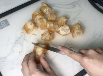 step1: 隔夜油條切塊