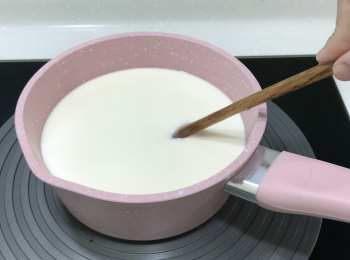 step3: 小火加熱，不斷攪拌