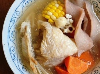 step6: 繼煮10分鐘後，轉小火煲約2小時；下適量鹽調味，即成，趁熱享用。