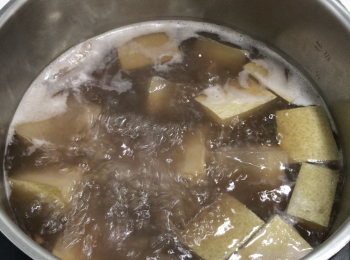 step5: 大火煮至第2條線，轉小火煮10分鐘，解壓再大火5分鐘