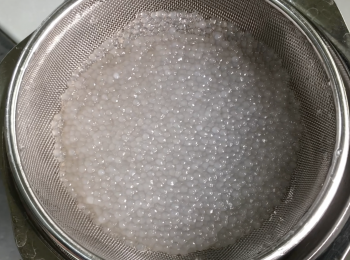 step4: 室溫飲用水沖洗1-2遍，冰水泡1-2分鐘，瀝水備用