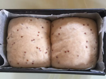 step7: 發酵完成後即可放入焗爐。
用180度焗30分鐘。