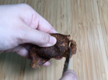 step3: 陳皮洗淨、泡軟，用刀刮掉果囊