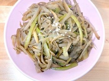 step6: 最後灑上炒香的白芝麻即可。