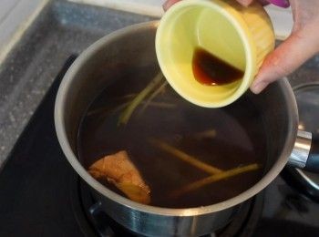 step5: 熄火後加入魚露