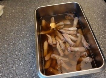 step8: 放入鴨舌 醃最少12小時