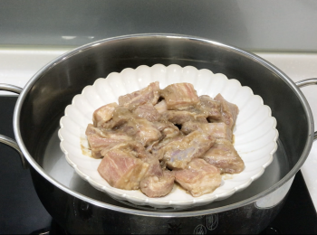 step5: 把水煮沸，大火蒸10分鐘