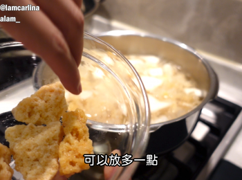 step5: 最後加入黃蜂糖，溶掉後就可以飲用。