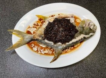 step1: 蒜頭剁成蒜蓉，豆豉沖水後壓扁，以上材料混合。