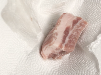 step3: 用廚房紙巾擦乾排骨